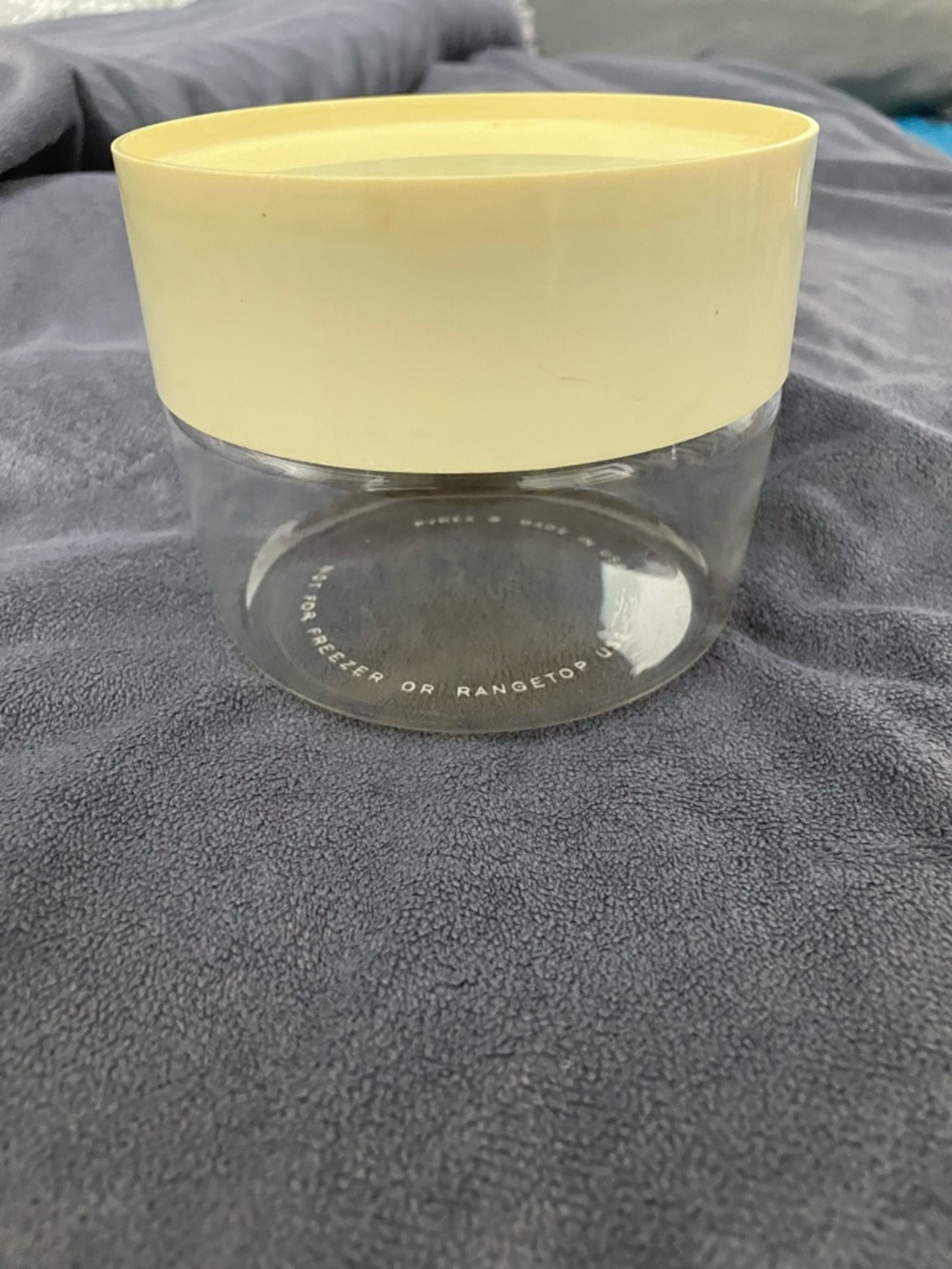 PYREX Vintage Store ‘n See 32oz Container with Sealed Lid